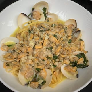 Linguine with White or Red Clam Sauce