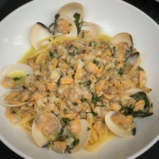 LINGUINE WITH WHITE OR RED CLAM SAUCE
